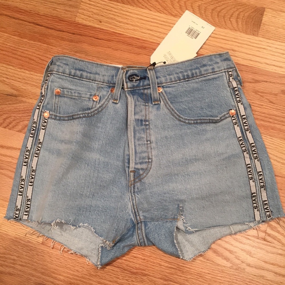 NWT Levi’s 501 Denim Shorts - Picture 2 of 2